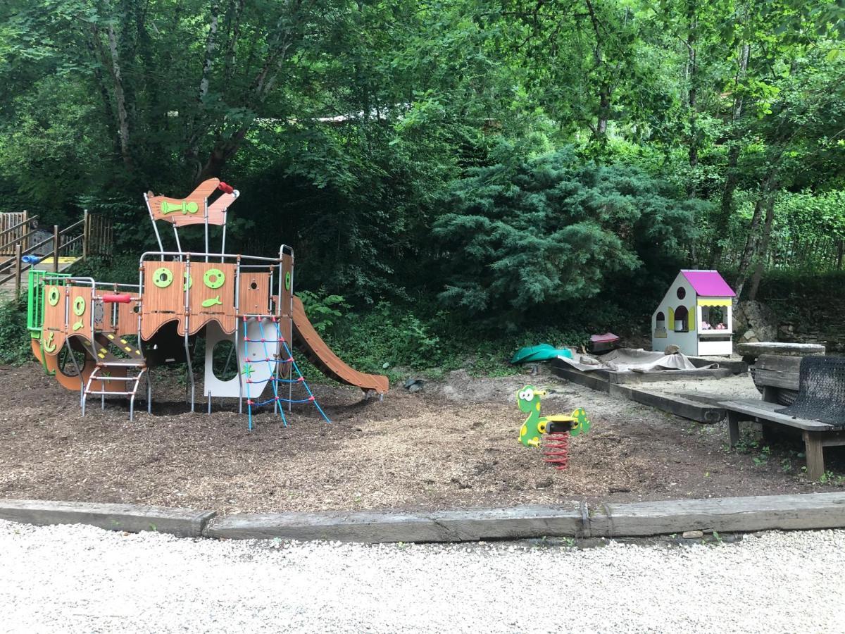 Camping Moulin De Chaules Saint-Constant Екстериор снимка