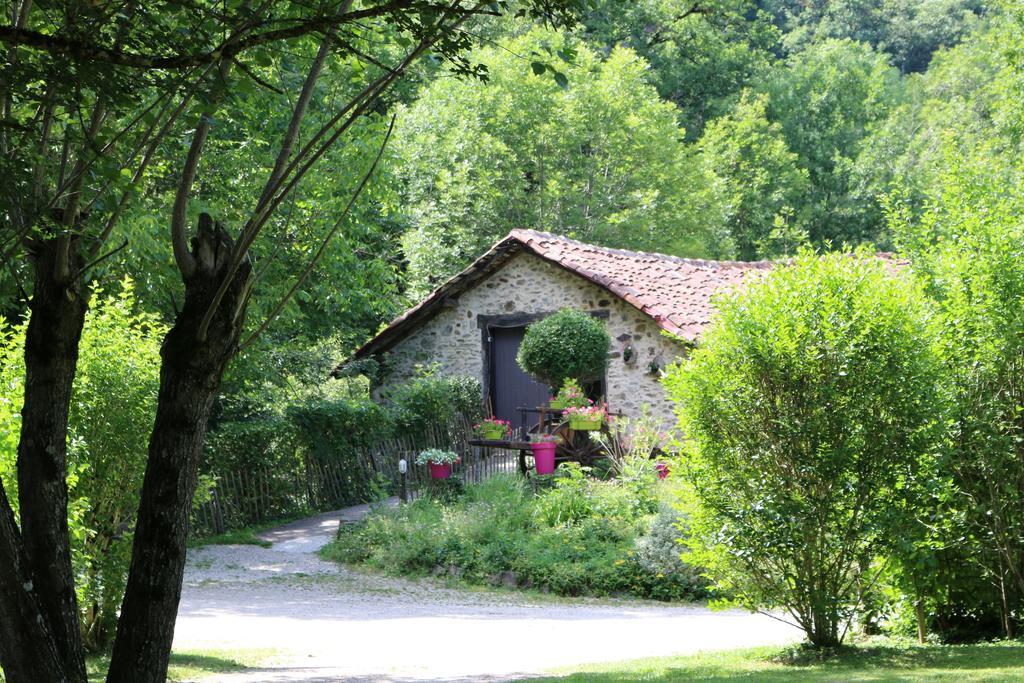 Camping Moulin De Chaules Saint-Constant Екстериор снимка