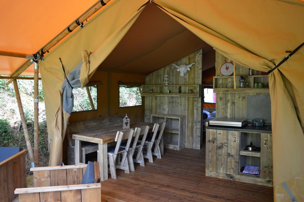 Camping Moulin De Chaules Saint-Constant Екстериор снимка