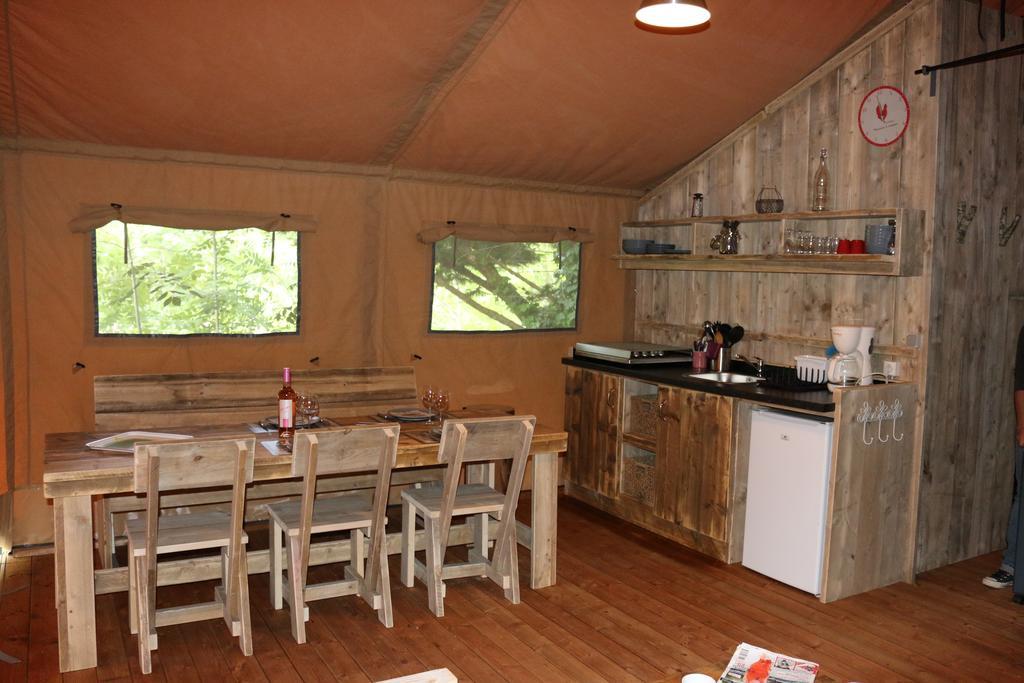 Camping Moulin De Chaules Saint-Constant Екстериор снимка
